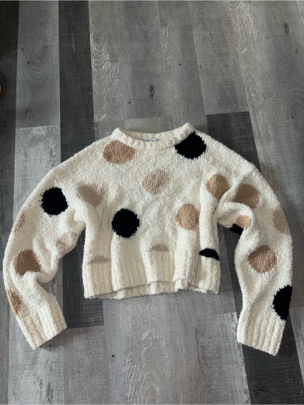 🍦& Other Stories Cream Cropped Polka Dot Sweater with Black and Tan Dots